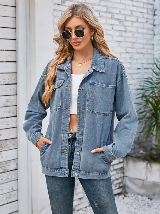 Jeansjacke im Used-Look mit Knopfverschluss und Taschen und lockerer Passform