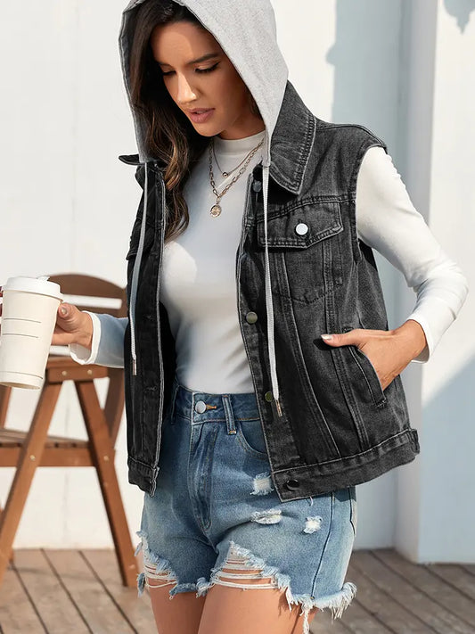 Jeansweste im Used-Look in leichter Ausführung mit Knopfverschluss und lockerer Passform