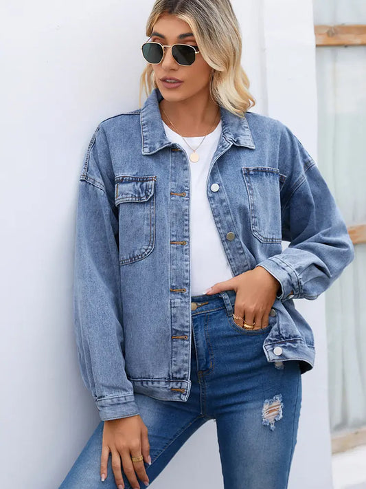 Jeansjacke im Used-Look mit Knopfverschluss und lockerer Passform
