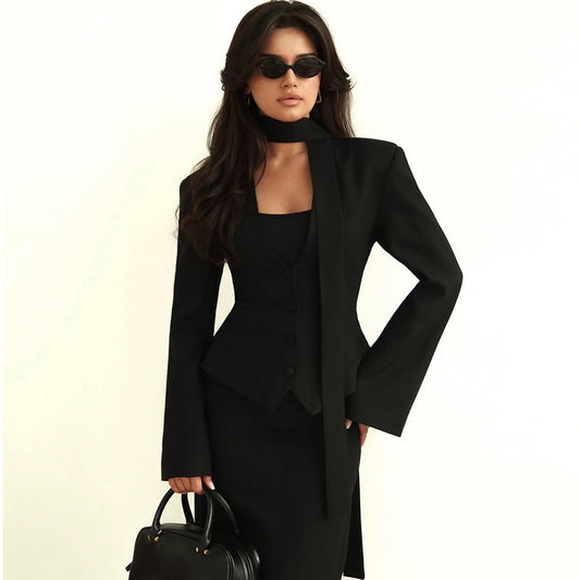 Blazer mit V-Ausschnitt und Einstecktuch - Miranda