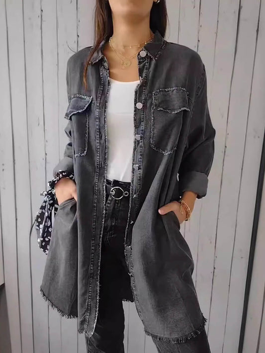 Jeansjacke in leichter Ausführung mit Reverskragen und langen Ärmeln