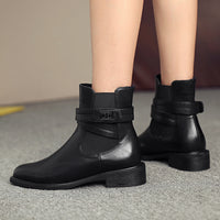 Stiefelette mit klobigem Absatz und Schnalle - Elina