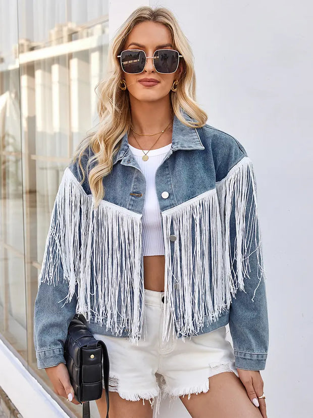 Jeansjacke im Used-Look mit Fransen und langen Ärmeln