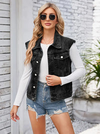 Jeansweste im Used-Look in leichter Ausführung mit Knopfverschluss und lockerer Passform