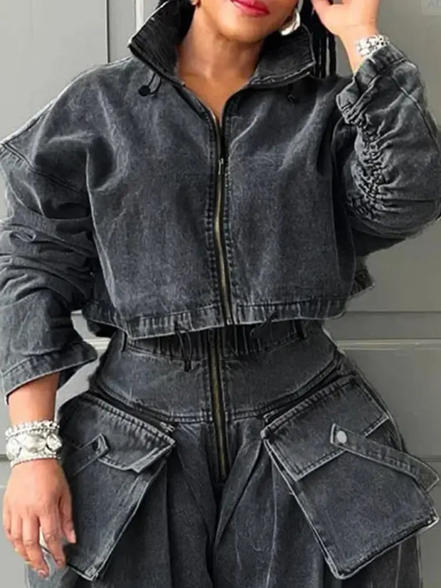 Jeansjacke im kurzen Schnitt mit Taschen und lockerer Passform