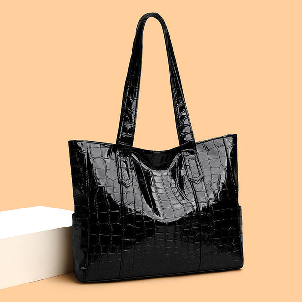 Damen-Tasche mit eleganter, strukturierter Oberfläche