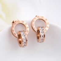 Roségoldfarbene Damen-Ohrringe mit Kristallen