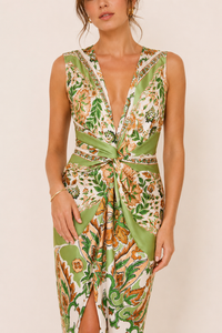 Gemustertes Damenkleid mit V-Ausschnitt und figurbetonter Passform  – Ottilie