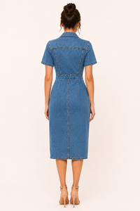 Midikleid aus Denim mit Knöpfen in schmaler Passform - Elara