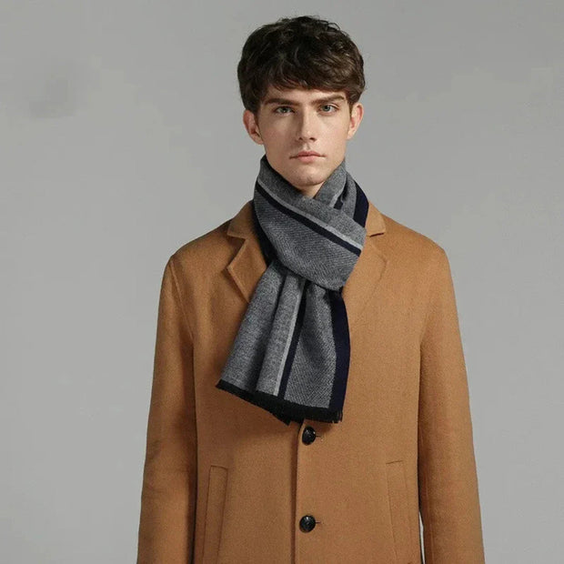 Eleganter Herrenschal für den Winter