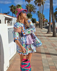 Jacke und kurze Hose mit Graffiti-Print