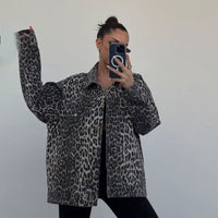 Jeansjacke mit Leopardenmuster und lockerer Passform