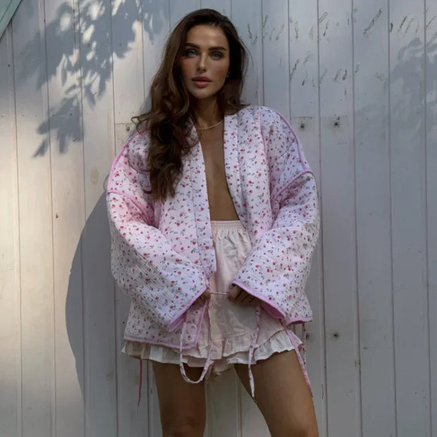 Steppjacke mit Blumenmuster, Schleifendetails und Bindedetails