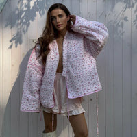 Steppjacke mit Blumenmuster, Schleifendetails und Bindedetails