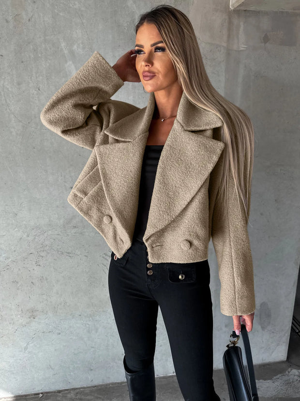 Kurzer Damenmantel mit Revers und Oversize-Schnitt – Annika