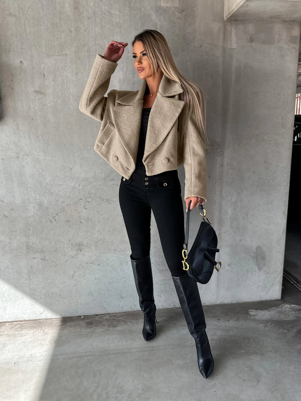 Kurzer Damenmantel mit Revers und Oversize-Schnitt – Annika