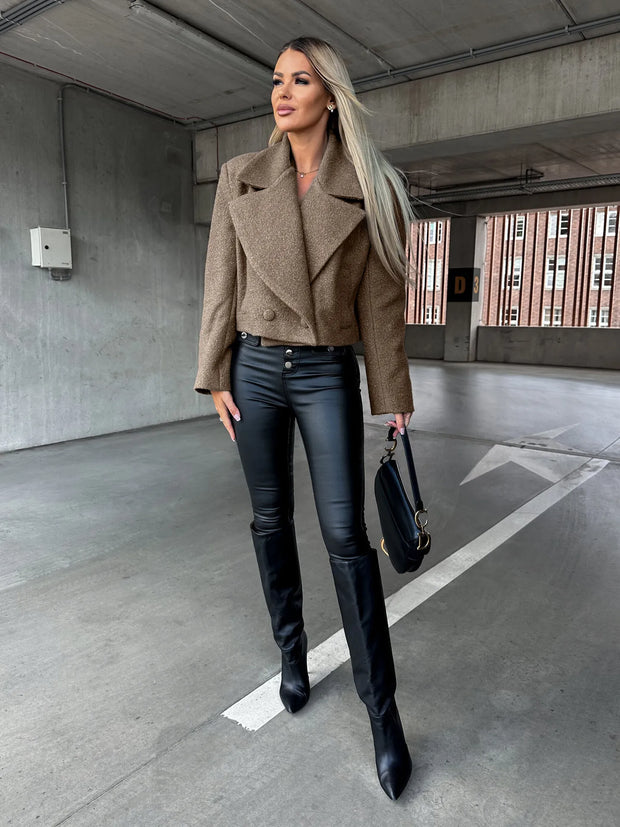 Kurzer Damenmantel mit Revers und Oversize-Schnitt – Annika