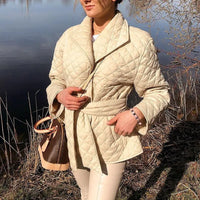 Aubrey - Kurzer, warmer, gegürteter Mantel für Frauen