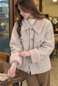 Damen-Cordjacke mit Lammfelloptik am Kragen und Taschen – Sidonie