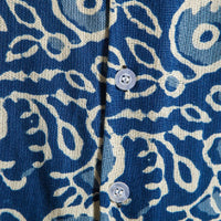 Stylisches Herren Kurzarm Hemd in Blau mit Vintage Druck aus Baumwolle