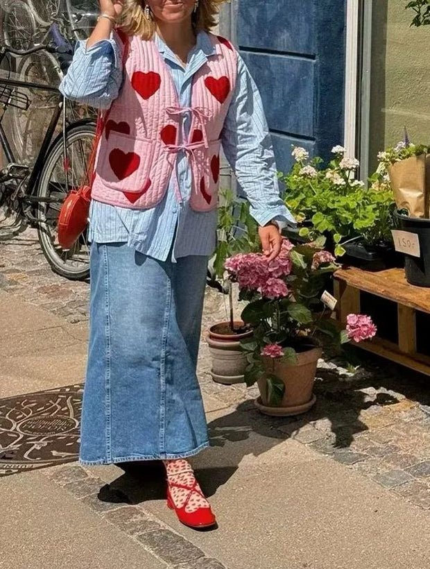 Jeansweste mit figurbetontem Schnitt, Schleifendetails und V-Ausschnitt