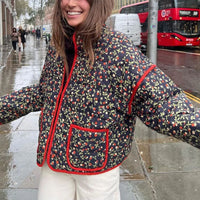 Jacke mit Blumenmuster, Taschen und überschnittenen Schultern