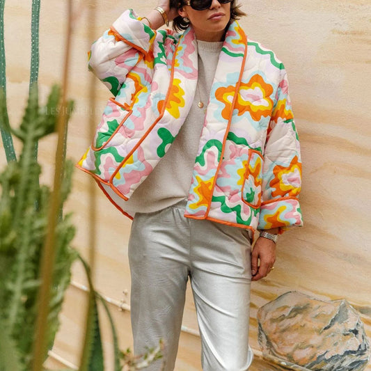 Steppjacke mit farbigem Patchwork-Print